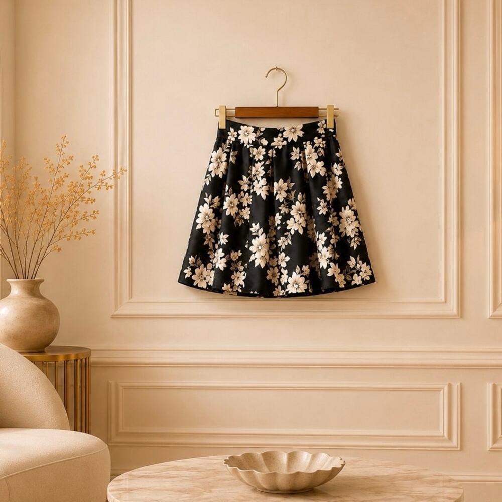 Alice + Olivia Black White Floral Pleated A-Line Mini Skirt Size 8 Parisian Chic